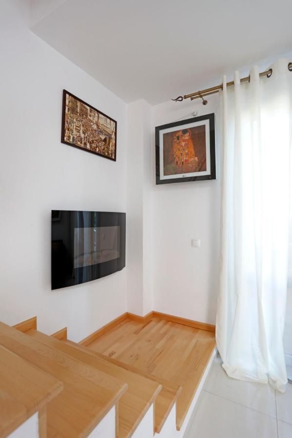 Gorgeous 2 Bedroom Duplex In City Center Bukarest Exterior foto